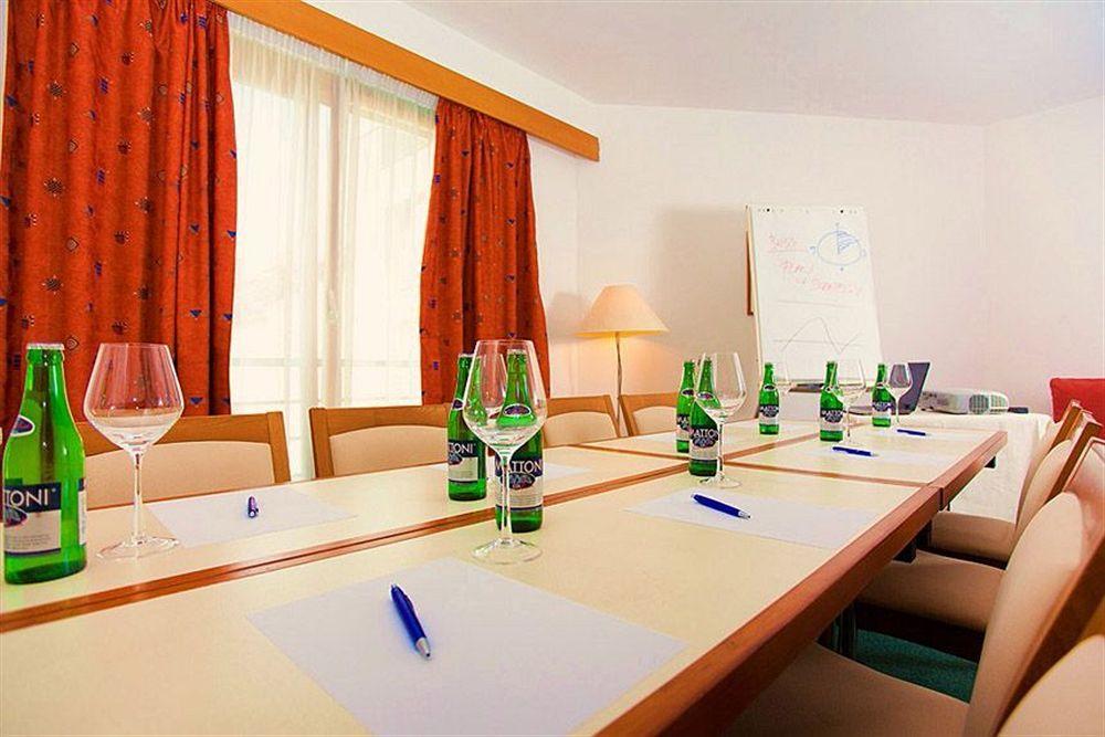 Hotel Troja Praha Bagian luar foto
