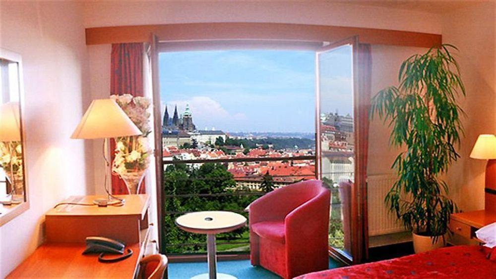 Hotel Troja Praha Bagian luar foto