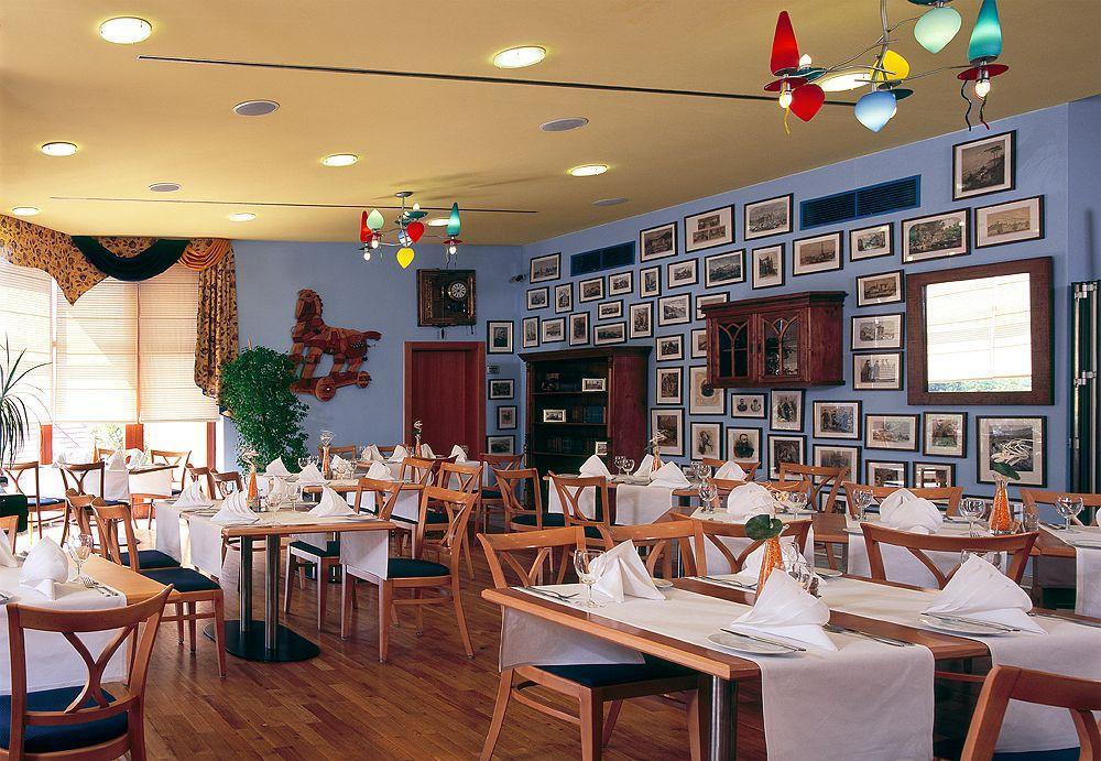 Hotel Troja Praha Bagian luar foto