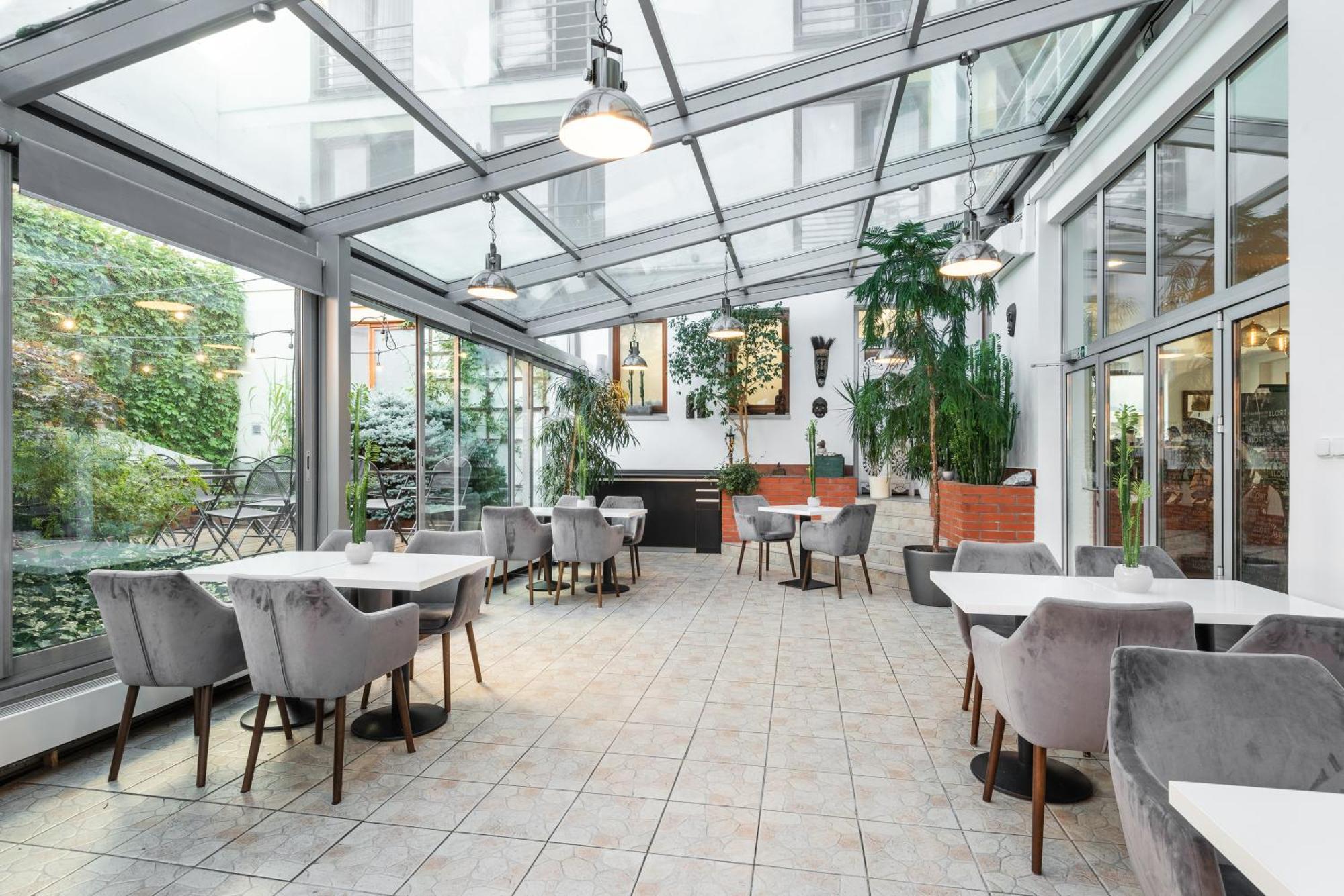 Hotel Troja Praha Bagian luar foto