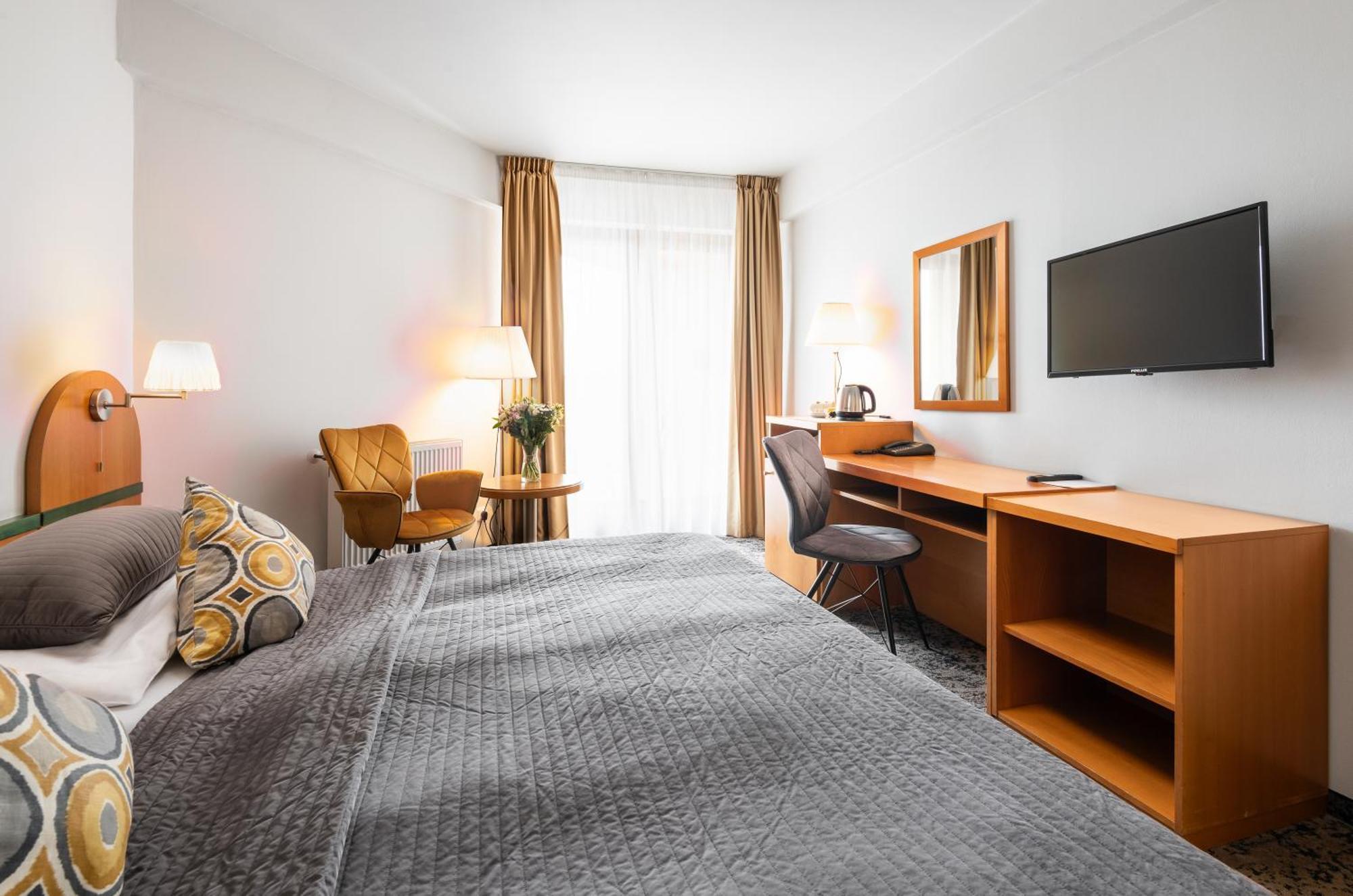 Hotel Troja Praha Bagian luar foto