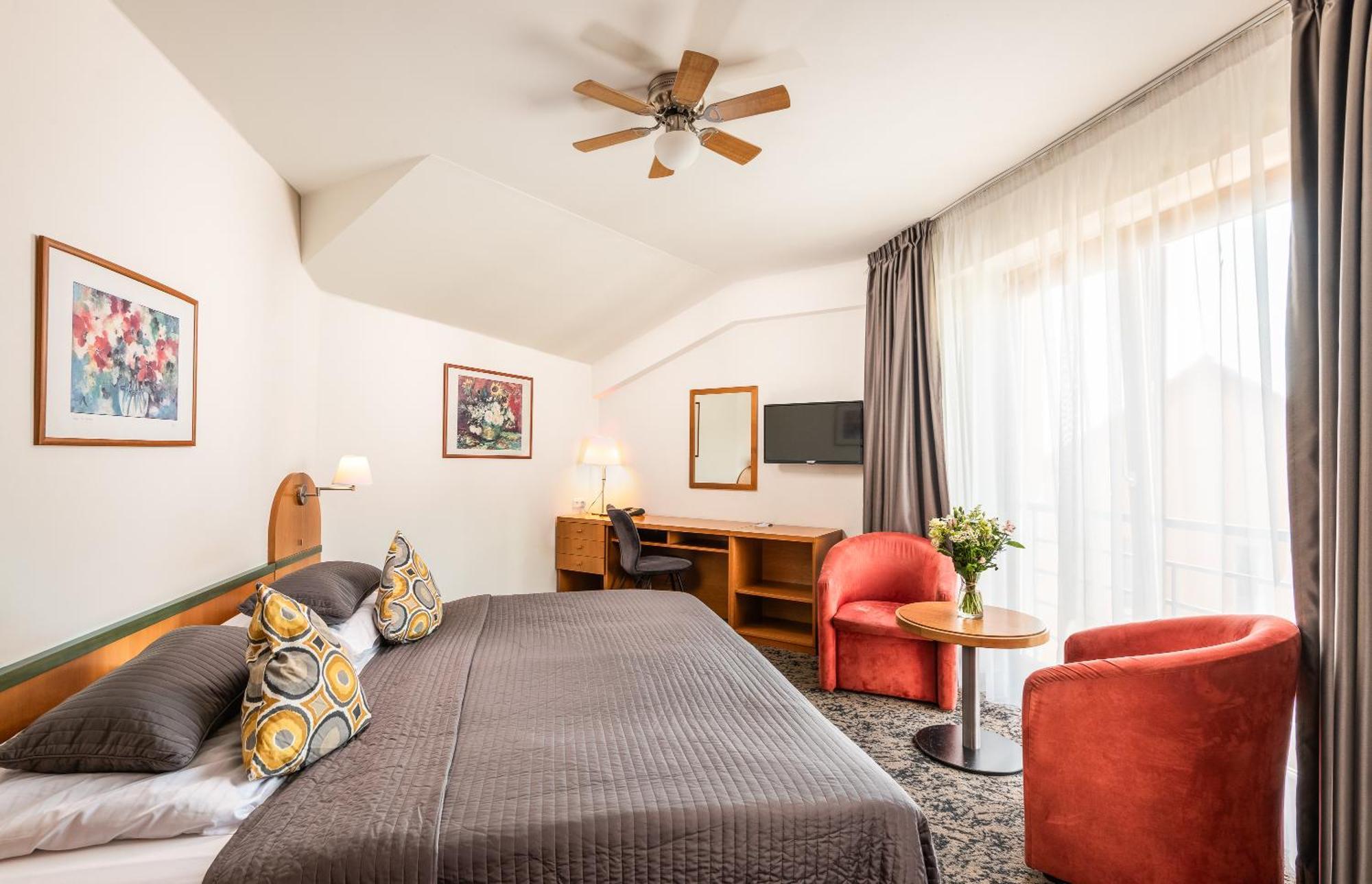 Hotel Troja Praha Bagian luar foto