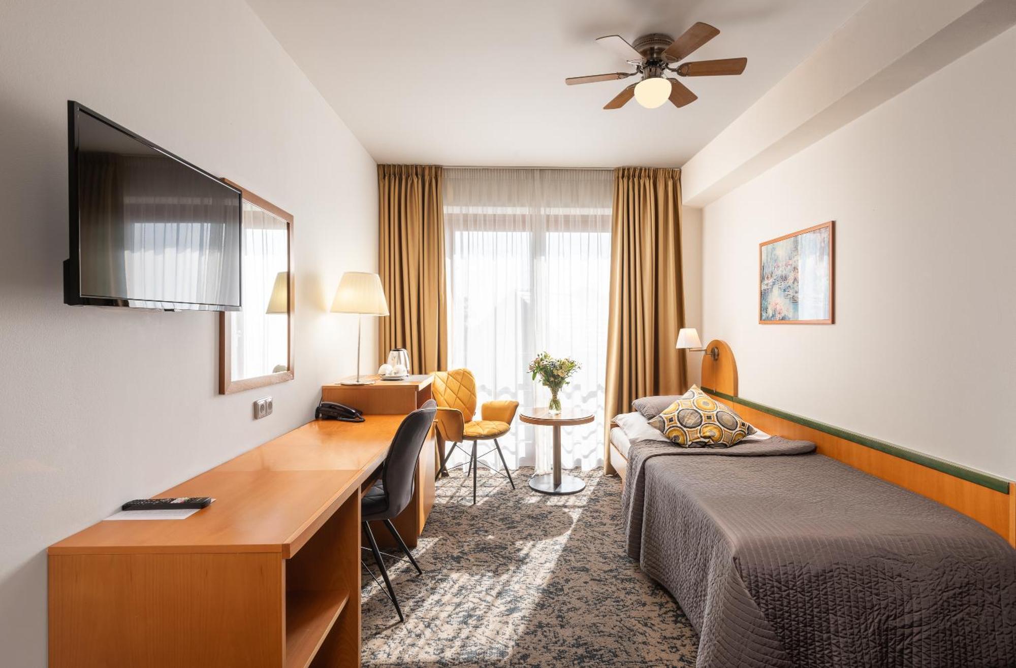 Hotel Troja Praha Bagian luar foto