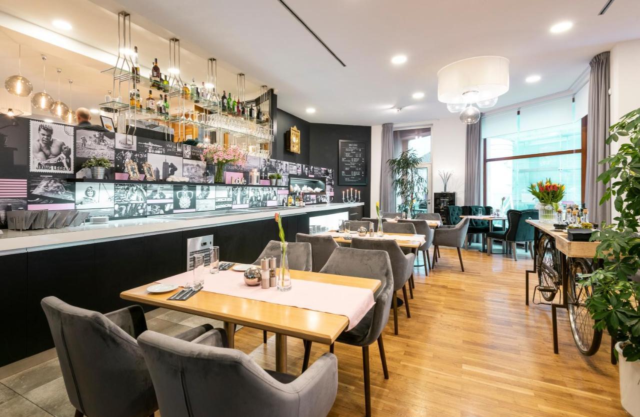 Hotel Troja Praha Bagian luar foto